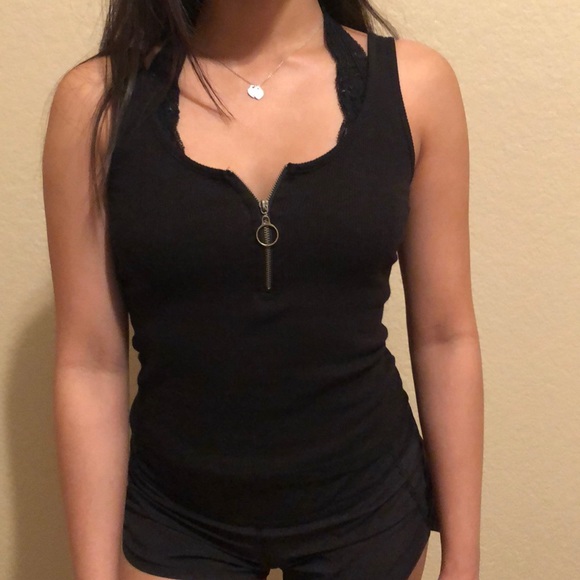 Black top - Picture 1 of 3